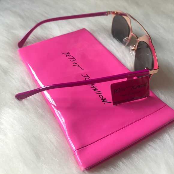 Betsey Johnson Retro Sunglasses - Picture 4 of 8